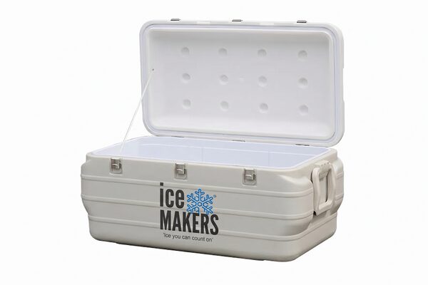 Medium ice cooler rental (135 L, 14-16 bags) filled with ice, Kingston